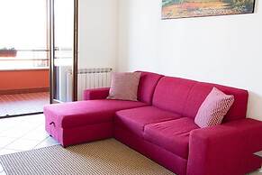 2 Bedroom Apartment near Stresa, Short Walk to Lakeside, Lake Views