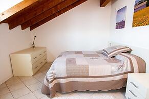 2 Bedroom Apartment near Stresa, Short Walk to Lakeside, Lake Views