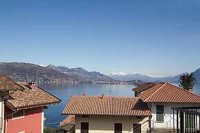 2 Bedroom Apartment near Stresa, Short Walk to Lakeside, Lake Views