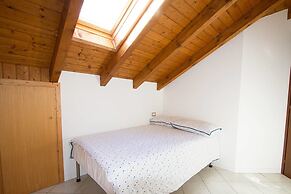 2 Bedroom Apartment near Stresa, Short Walk to Lakeside, Lake Views