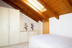 2 Bedroom Apartment near Stresa, Short Walk to Lakeside, Lake Views