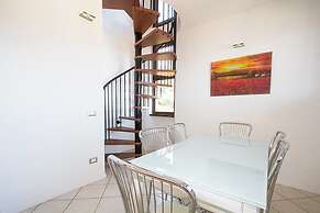 2 Bedroom Apartment near Stresa, Short Walk to Lakeside, Lake Views