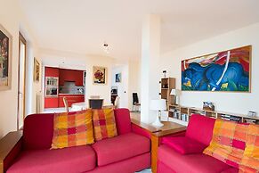 Contemporary 3 Bed Apartment With Lake Views, Wifi, Near Village