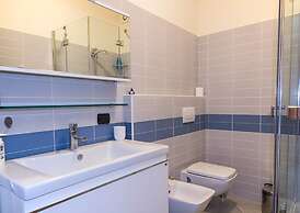 Contemporary 3 Bed Apartment With Lake Views, Wifi, Near Village