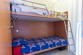 Contemporary 3 Bed Apartment With Lake Views, Wifi, Near Village