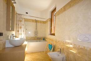 Contemporary 3 Bed Apartment With Lake Views, Wifi, Near Village