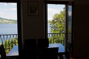 Stresa Apartment With Private Access to Beach