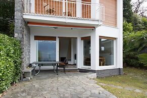 Stunning Lakeside Villa With Direct Lake Access, Mooring, Near Restaur