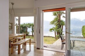 Stunning Lakeside Villa With Direct Lake Access, Mooring, Near Restaur