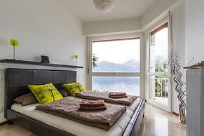 Stunning Lakeside Villa With Direct Lake Access, Mooring, Near Restaur