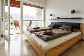 Stunning Lakeside Villa With Direct Lake Access, Mooring, Near Restaur