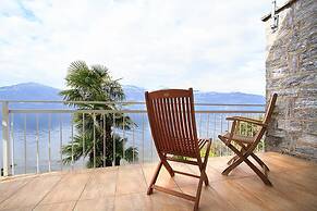 Stunning Lakeside Villa With Direct Lake Access, Mooring, Near Restaur