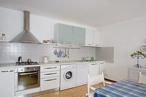 Stylish Lake Maggiore Apartment With Lake Views, Wifi