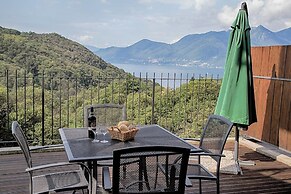 Stunning Italian Lakes Villa With Lake Views, Bbq, Wifi, Wii Games Con
