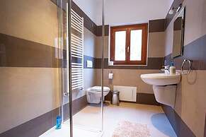 Stunning Italian Lakes Villa With Lake Views, Bbq, Wifi, Wii Games Con