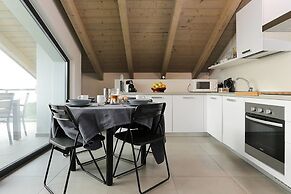 Stunning Family Friendly Italian Lakes 3 bed Villa With Pool, Wifi, Bb