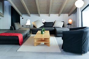 Stunning Family Friendly Italian Lakes 3 bed Villa With Pool, Wifi, Bb