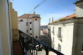 Alfama Right Point