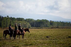 Red Cariboo Apartments