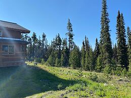 Red Cariboo Apartments