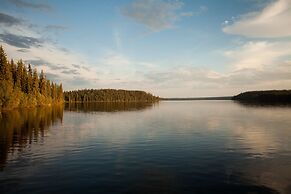 Red Cariboo Apartments