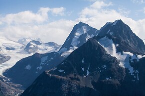 Red Cariboo Apartments