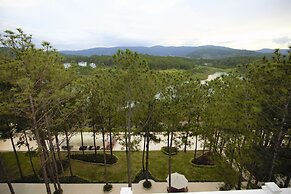 CEREJA Hotel & Resort Da Lat