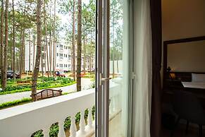 CEREJA Hotel & Resort Da Lat