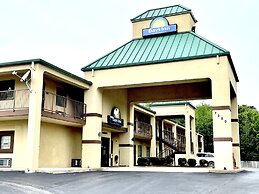 Days Inn by Wyndham North Little Rock/ Maumelle