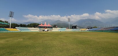 Quartz Himalayan Brothers