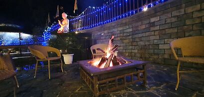 Quartz Himalayan Brothers