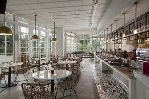 Kampi Hotel Tunjungan – Surabaya