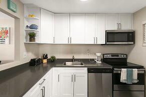 2 Bedroom 2Bath Deluxe Apt with Patio