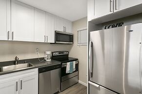 2 Bedroom 2Bath Deluxe Apt with Patio