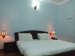 Dionzec Hotel & Suites