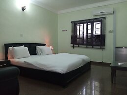 Dionzec Hotel & Suites