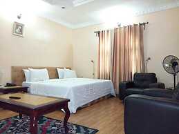 First Laurel Hotel & Suites