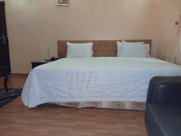First Laurel Hotel & Suites