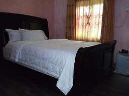 First Laurel Hotel & Suites