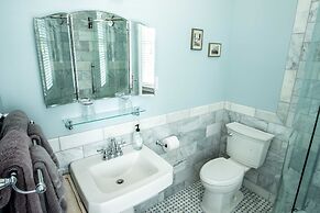 Valparaiso Inn Bed & Breakfast