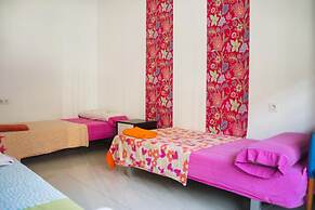 Go Bcn Hostal Ideal Badal - Hostel