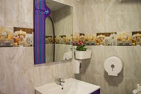 Go Bcn Hostal Ideal Badal - Hostel