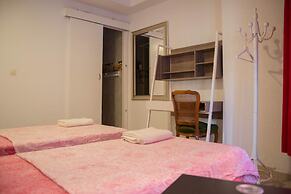 Go Bcn Hostal Ideal Badal - Hostel