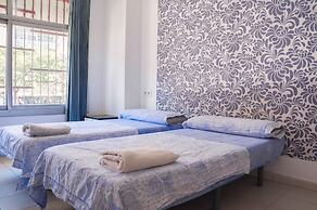 Go Bcn Hostal Ideal Badal - Hostel