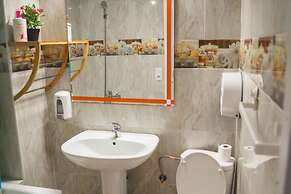 Go Bcn Hostal Ideal Badal - Hostel