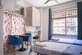 Go Bcn Hostal Ideal Badal - Hostel