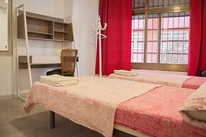 Go Bcn Hostal Ideal Badal - Hostel