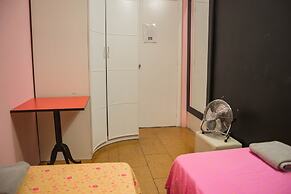 Go Bcn Hostal Ideal Badal - Hostel