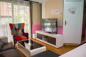 Go Bcn Hostal Ideal Badal - Hostel