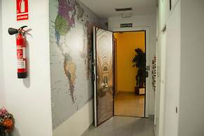 Go Bcn Hostal Ideal Badal - Hostel